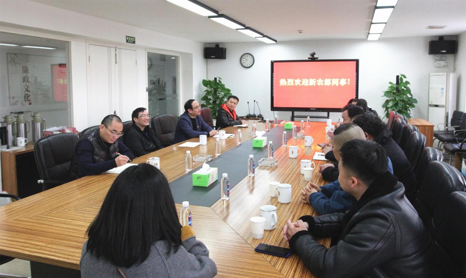 1640847206690554HFpb.jpg 0d9fb9b14c63f65b94ec296d8ff55fe.jpg