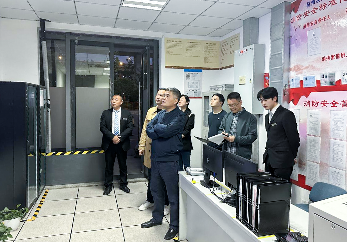 1684459037783012ZdsY.png 集團(tuán)領(lǐng)導(dǎo)到項(xiàng)目檢查安全生產(chǎn)工作.png